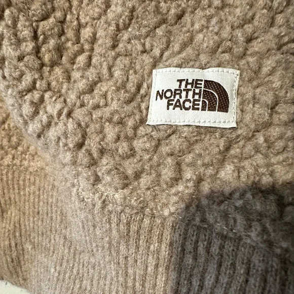 Tan boucle knit North Face sweatshirt! - Picture 3 of 4